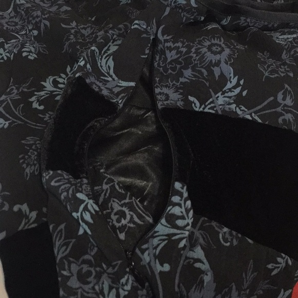 Size 18 Blue flowing top with corset feature - Picture 10 of 10